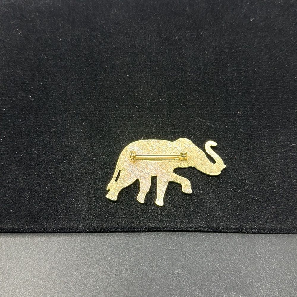 Stunning enamel elephant brooch - Picture 2 of 2